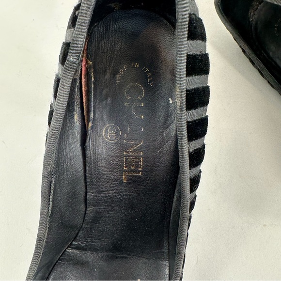 Chanel Velvet and Grosgrain Ribbon Cap Toe Closed Toe Stiletto Pumps size 39 - Picture 15 of 15